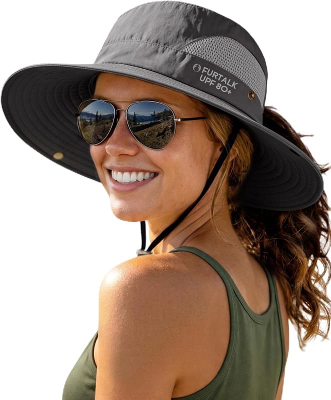 Ponytail hole bucket hat